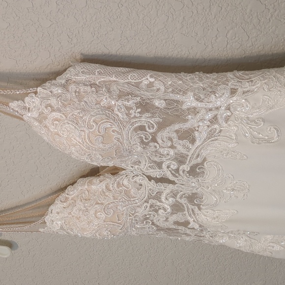 Essence of Australia D2457 white lace beaded sheer sleeveless wedding dress - Picture 14 of 15